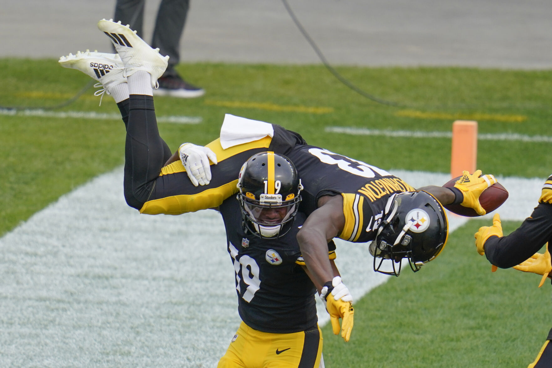 Browns Steelers Football